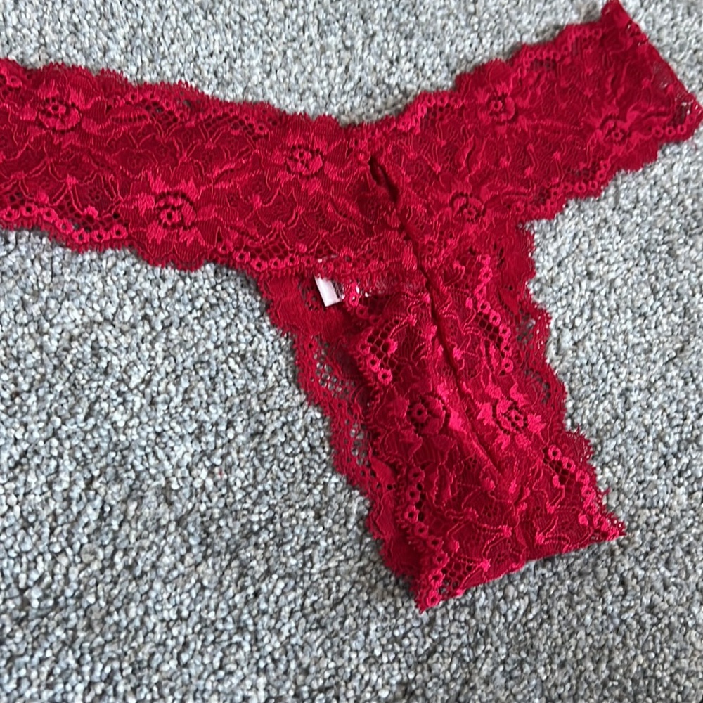 Vintage Victoria’s Secret Lace Thong - Picture 4 of 4